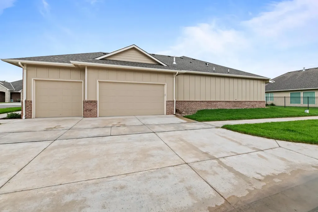 810 N Thornton Court Wichita KS 67235