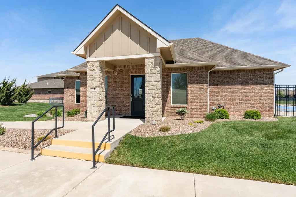 810 N Thornton Court Wichita KS 67235