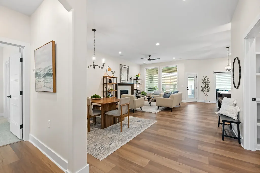 810 N Thornton Court Wichita KS 67235