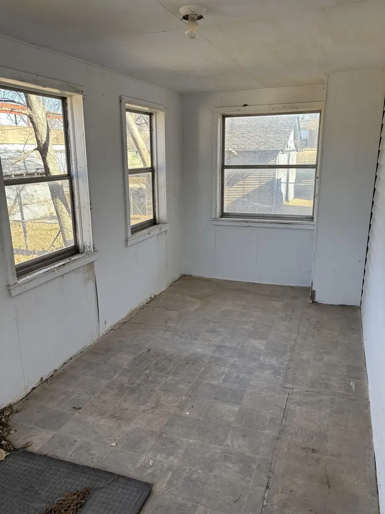 519 E Harvey Avenue Wellington KS 67152