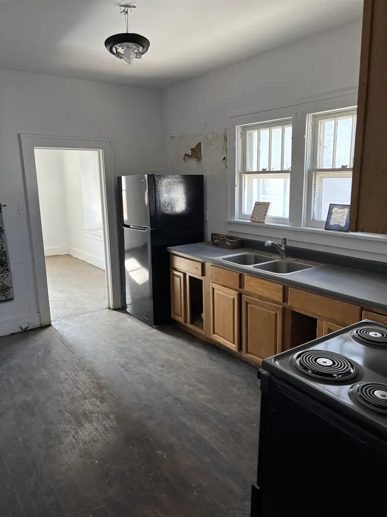 519 E Harvey Avenue Wellington KS 67152