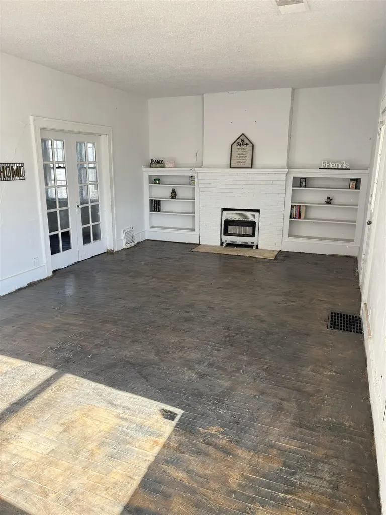519 E Harvey Avenue Wellington KS 67152