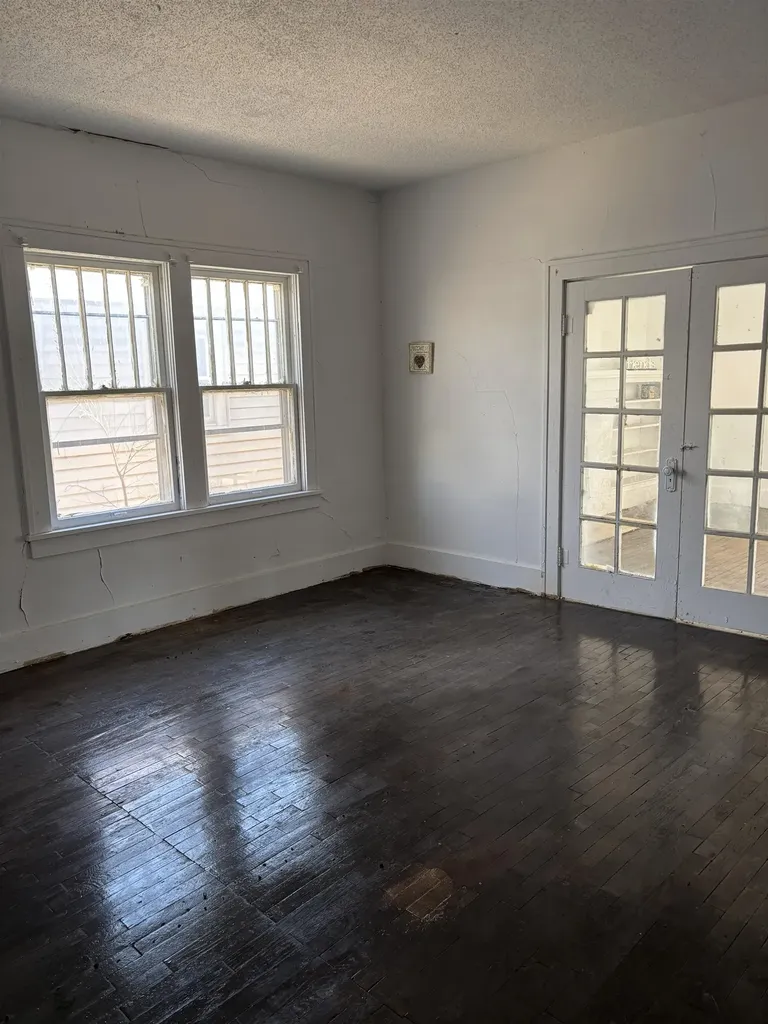 519 E Harvey Avenue Wellington KS 67152