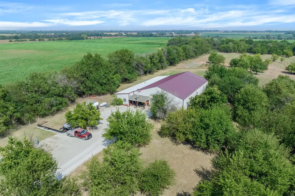 21950 W 79th Street S Viola KS 67149