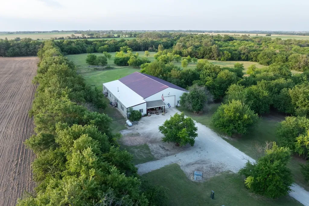 21950 W 79th Street S Viola KS 67149