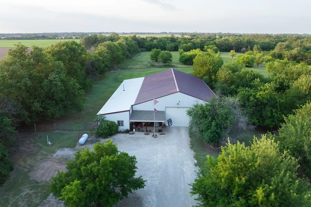 21950 W 79th Street S Viola KS 67149
