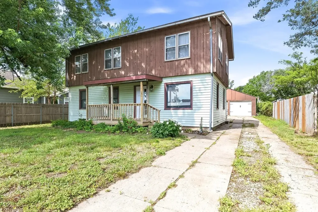 131 S Prospect Avenue Clearwater KS 67026-2601