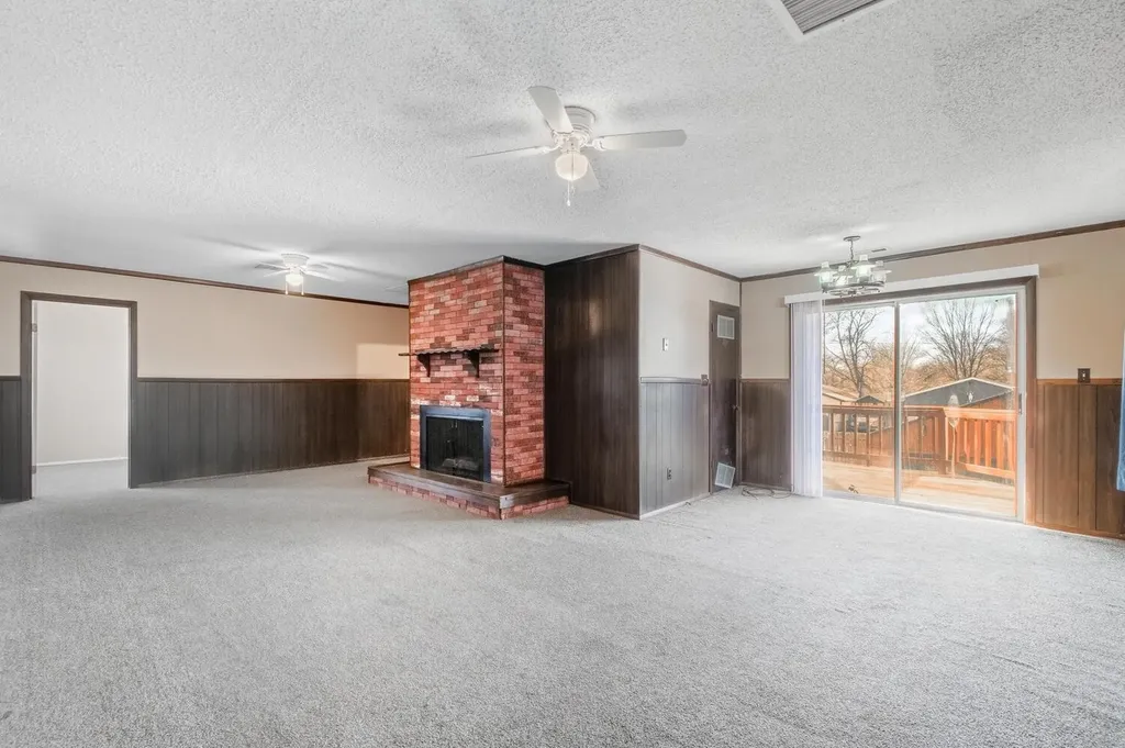 131 S Prospect Avenue Clearwater KS 67026-2601