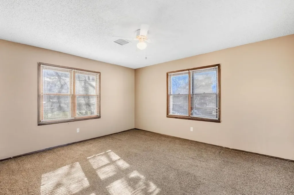 131 S Prospect Avenue Clearwater KS 67026-2601