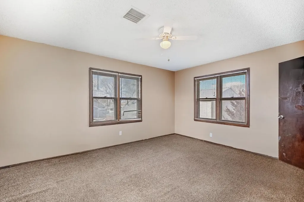 131 S Prospect Avenue Clearwater KS 67026-2601
