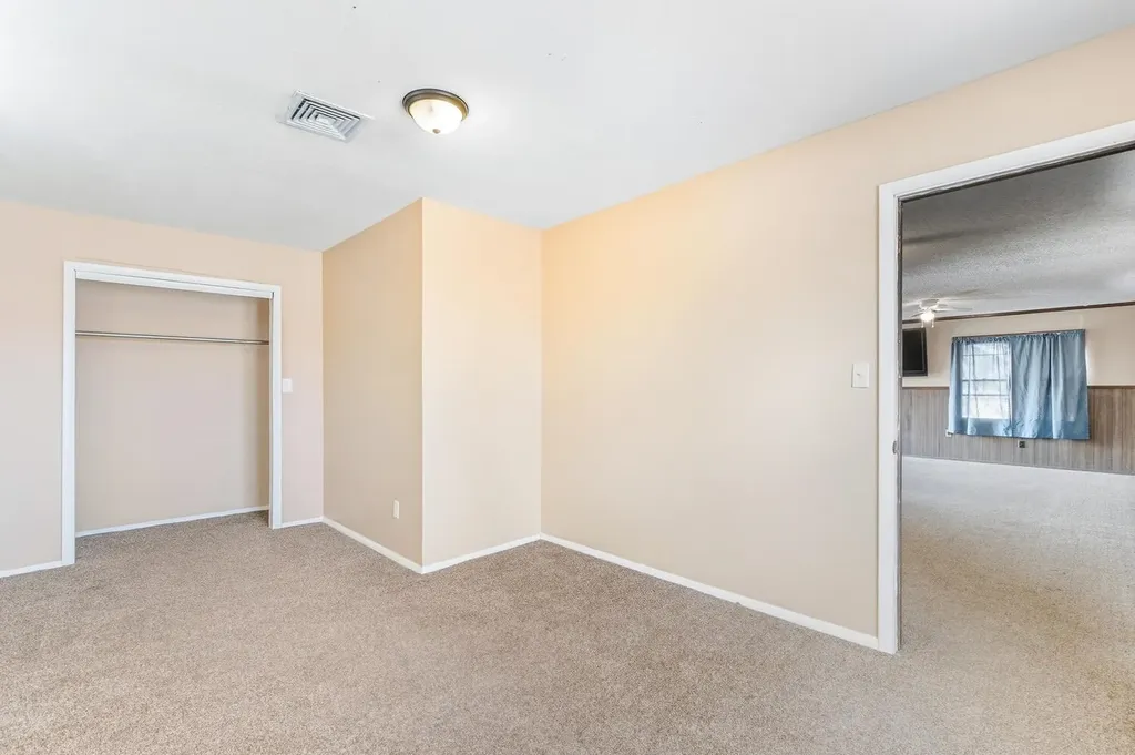 131 S Prospect Avenue Clearwater KS 67026-2601