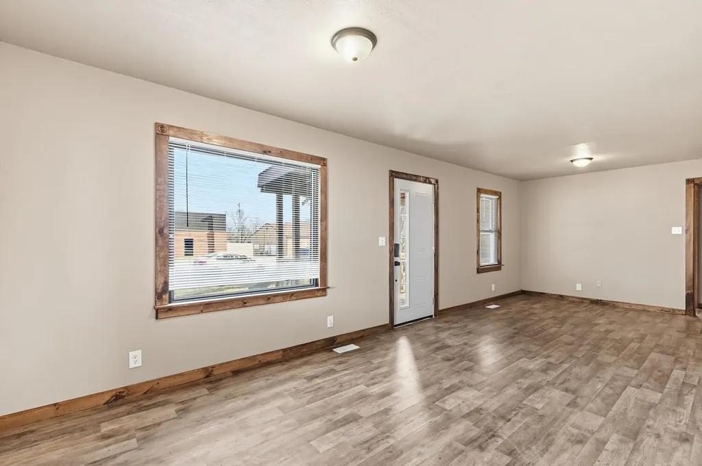 131 S Prospect Avenue Clearwater KS 67026-2601