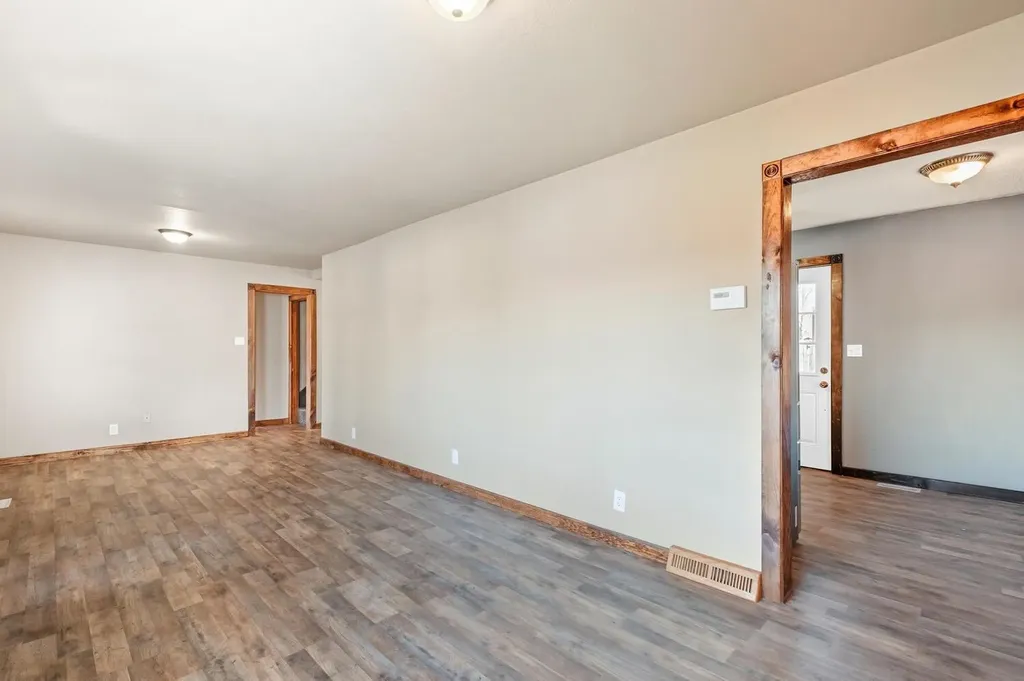 131 S Prospect Avenue Clearwater KS 67026-2601