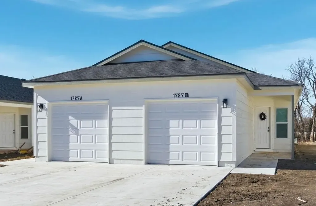 1727 N Main Street Rose Hill KS 67133