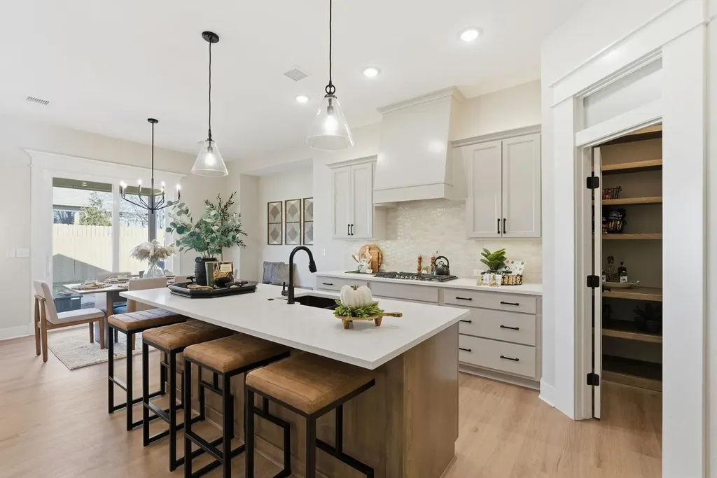 854 N Thornton Street Wichita KS 67235