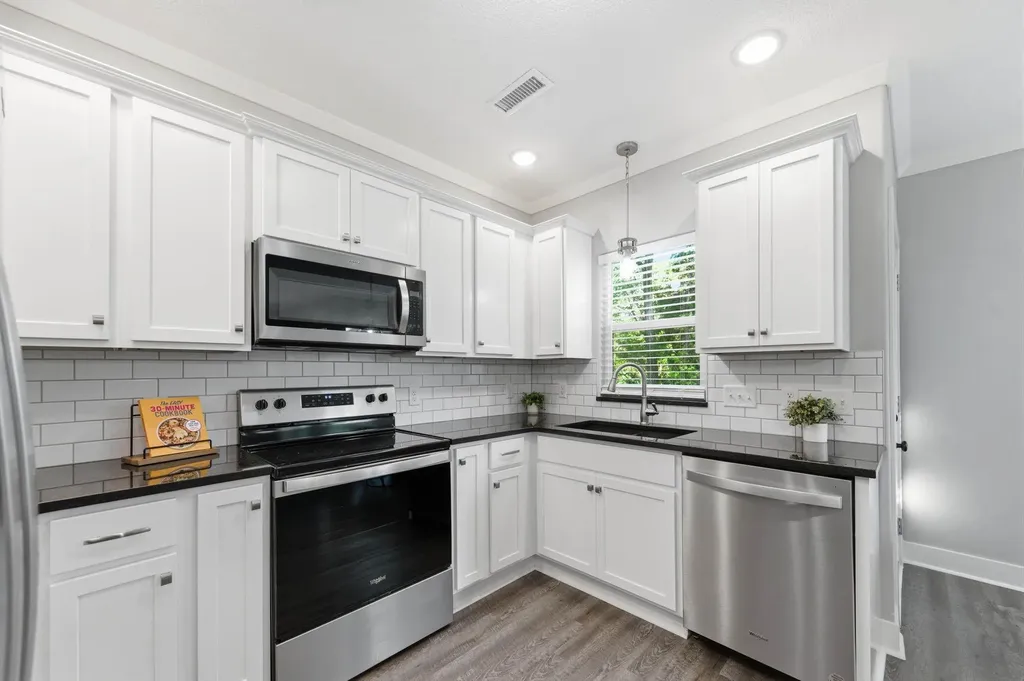 331 N 127th Street E Wichita KS 67206