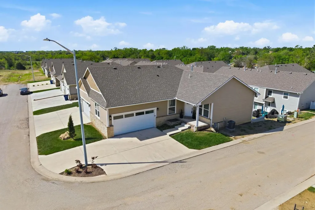 331 N 127th Street E Wichita KS 67206