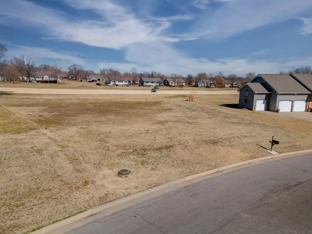 624 Quail Nest Road Winfield KS 67156