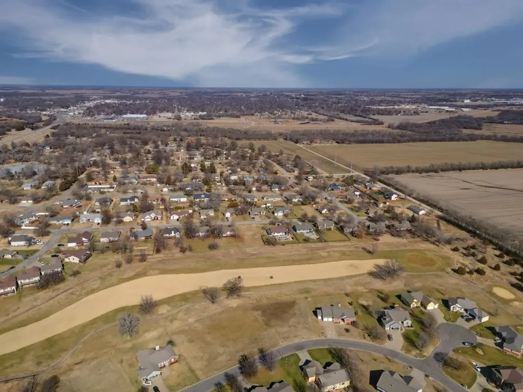 624 Quail Nest Road Winfield KS 67156