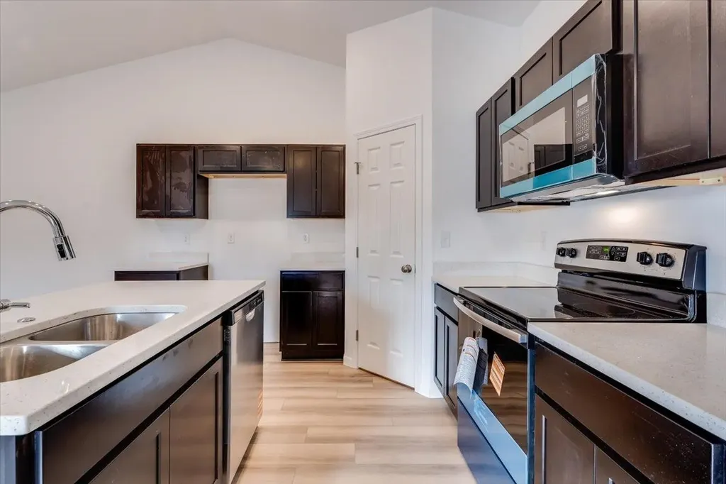 2401 S Wheatland Court Wichita KS 67235
