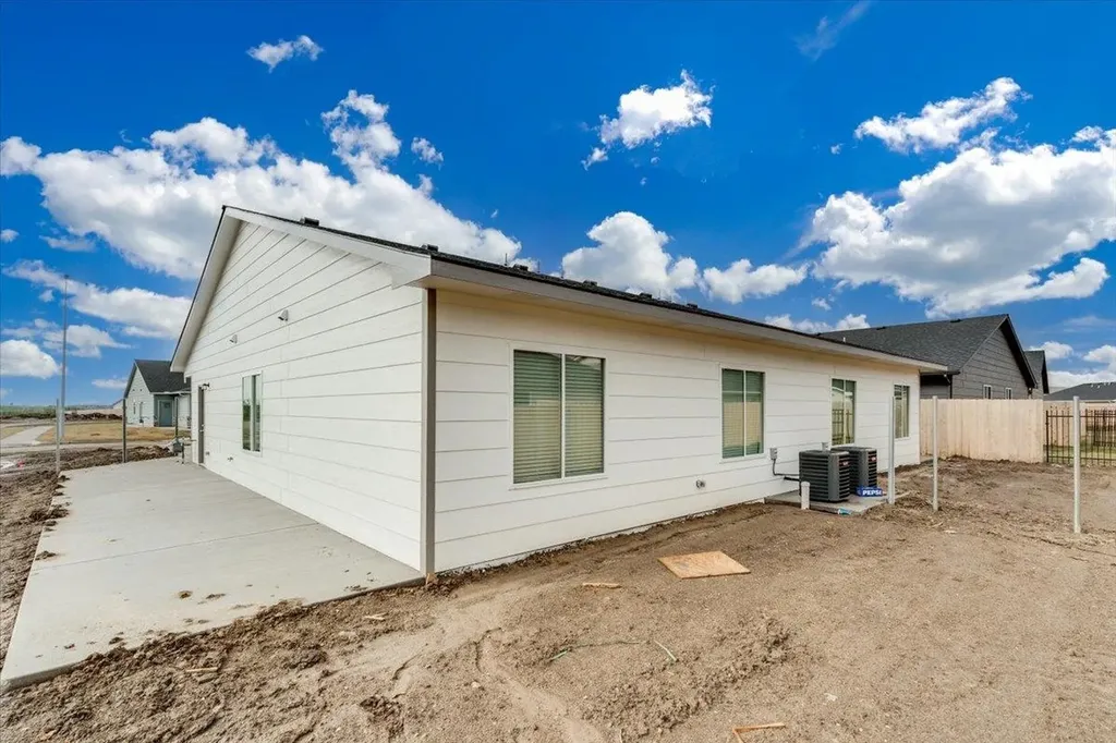 2401 S Wheatland Court Wichita KS 67235