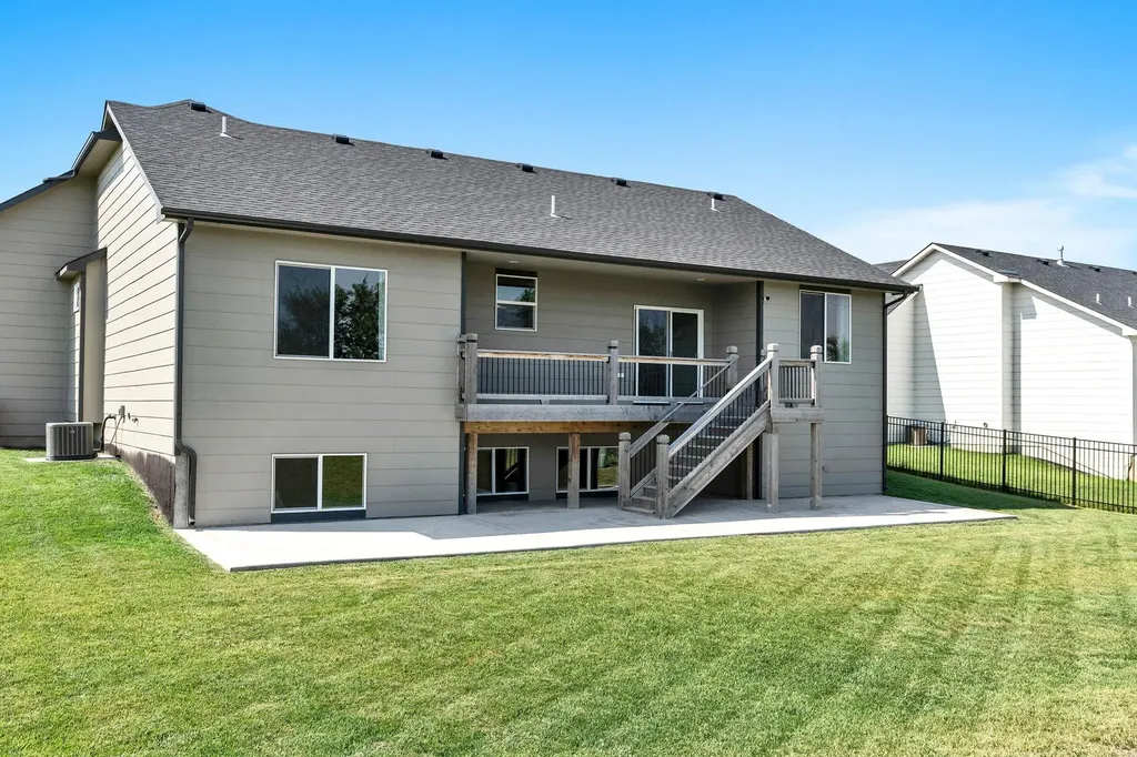 7260 E Pheasant Ridge Street Bel Aire KS 67226