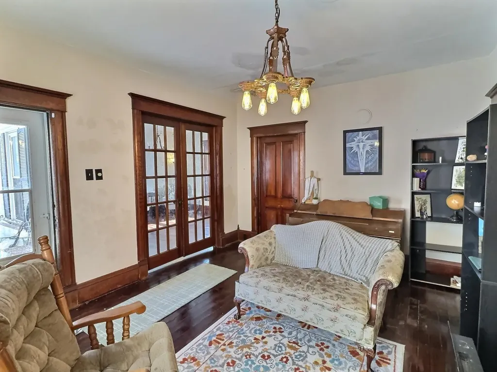 211 Allison Street Newton KS 67114