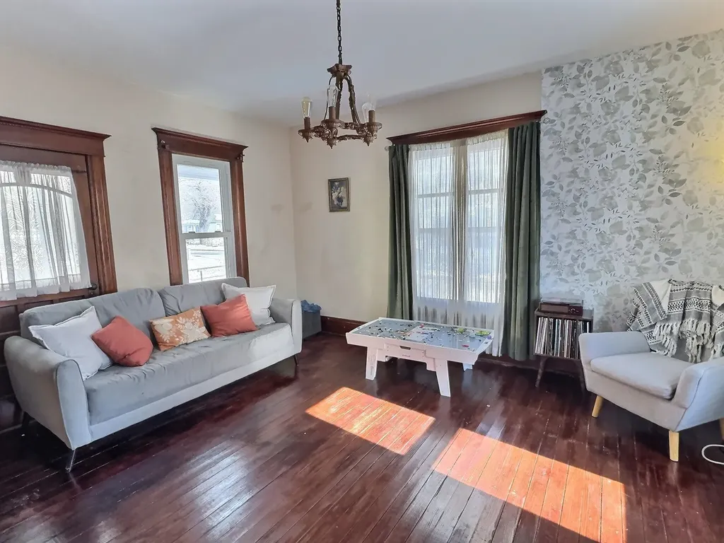 211 Allison Street Newton KS 67114