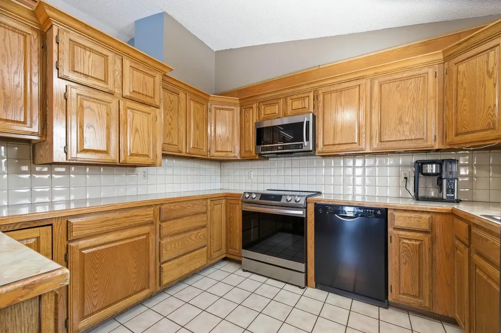 10407 E Countryside Circle Wichita KS 67207