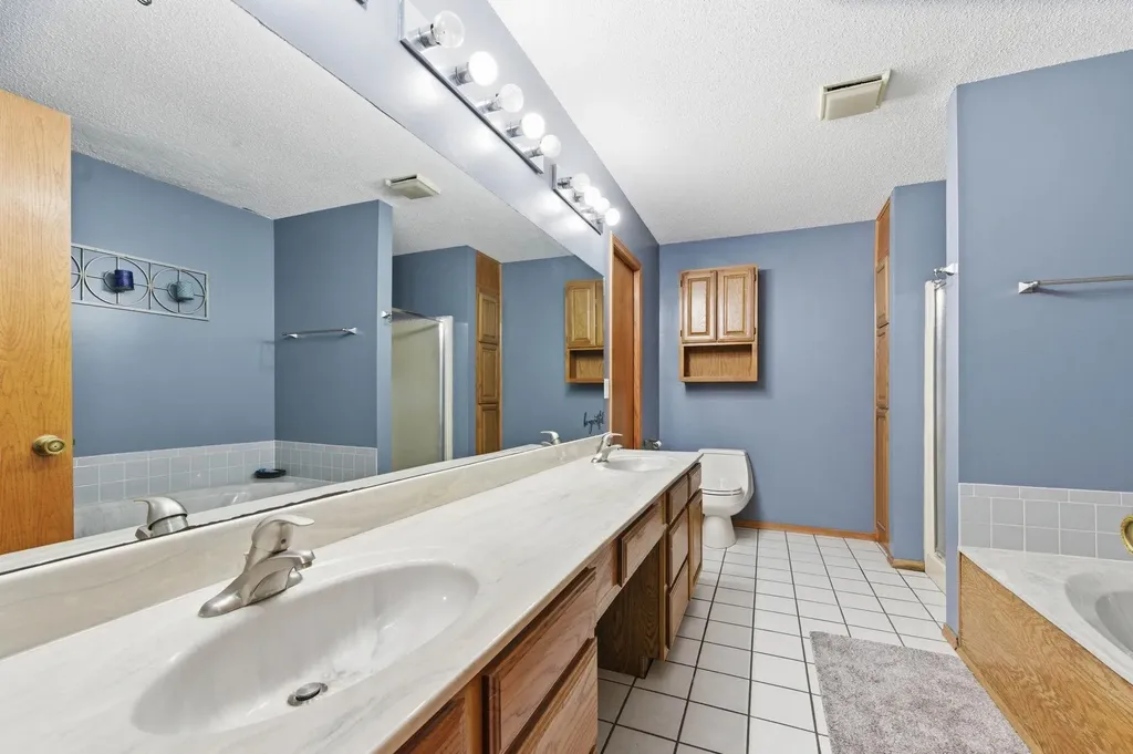 10407 E Countryside Circle Wichita KS 67207