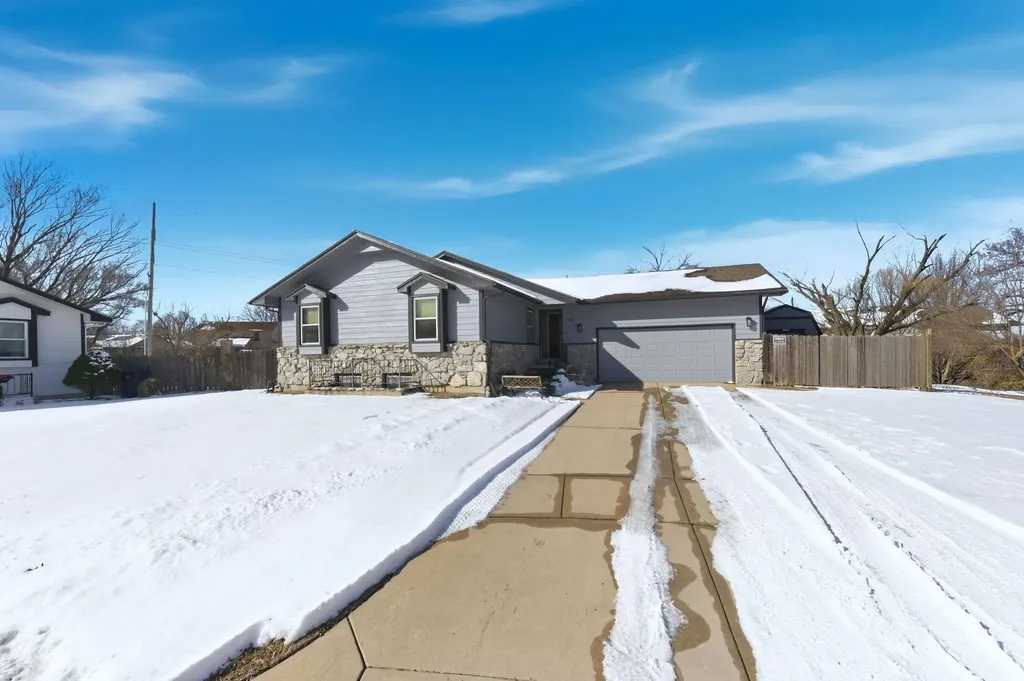 10407 E Countryside Circle Wichita KS 67207