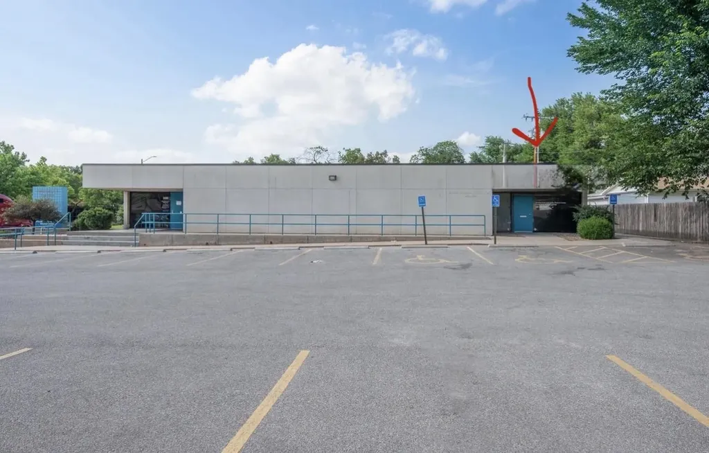 220 S Hillside Street Wichita KS 67211