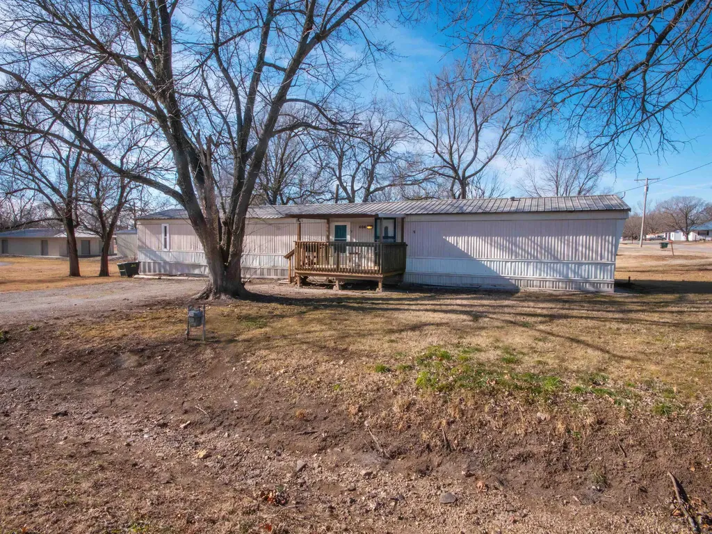 404 S Howard Howard KS 67349