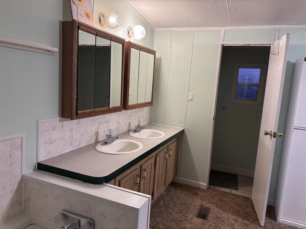 404 S Howard Howard KS 67349