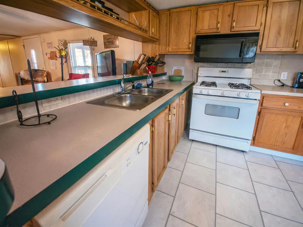 404 S Howard Howard KS 67349