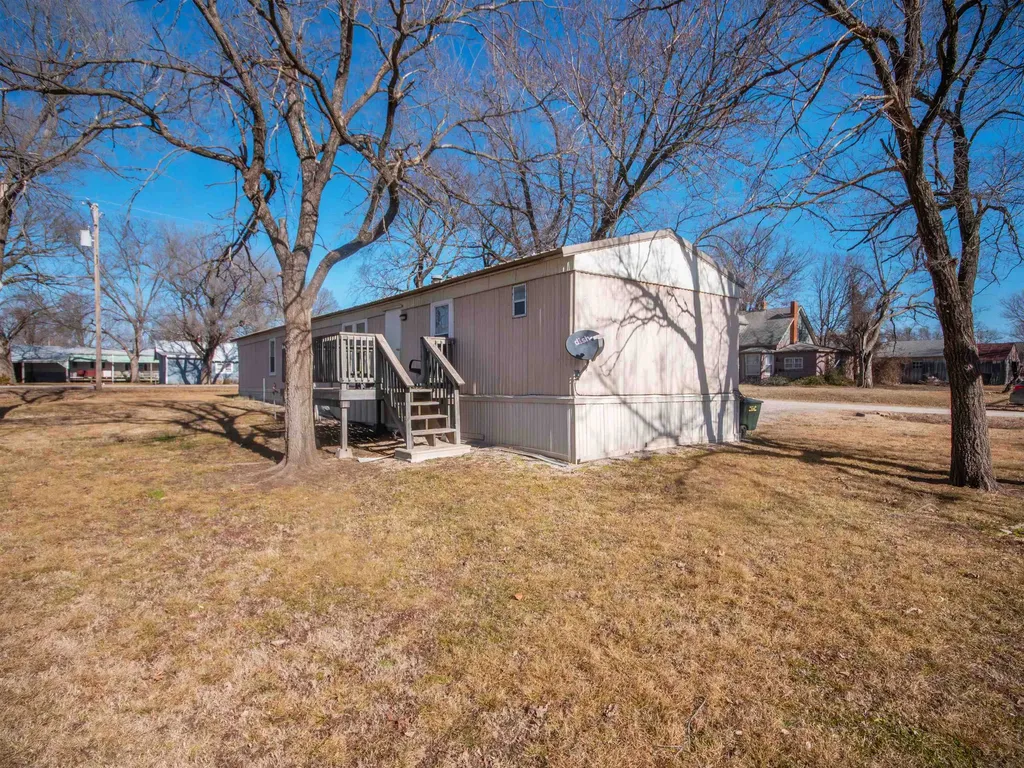404 S Howard Howard KS 67349