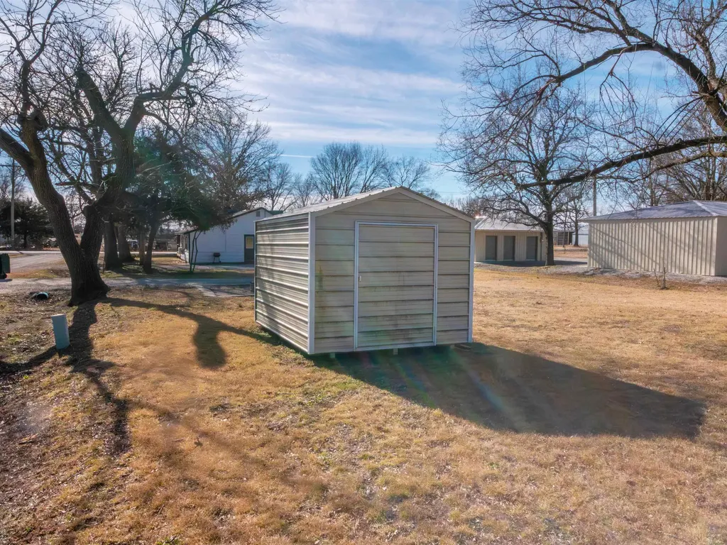 404 S Howard Howard KS 67349