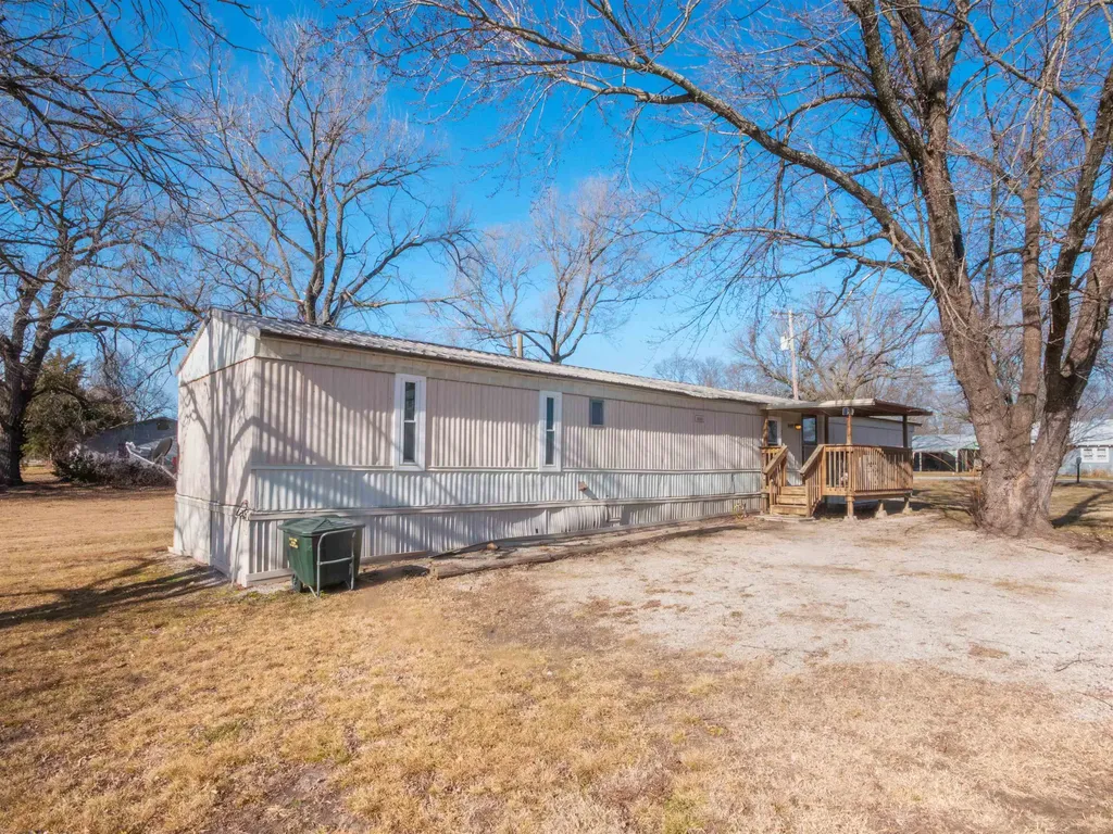 404 S Howard Howard KS 67349