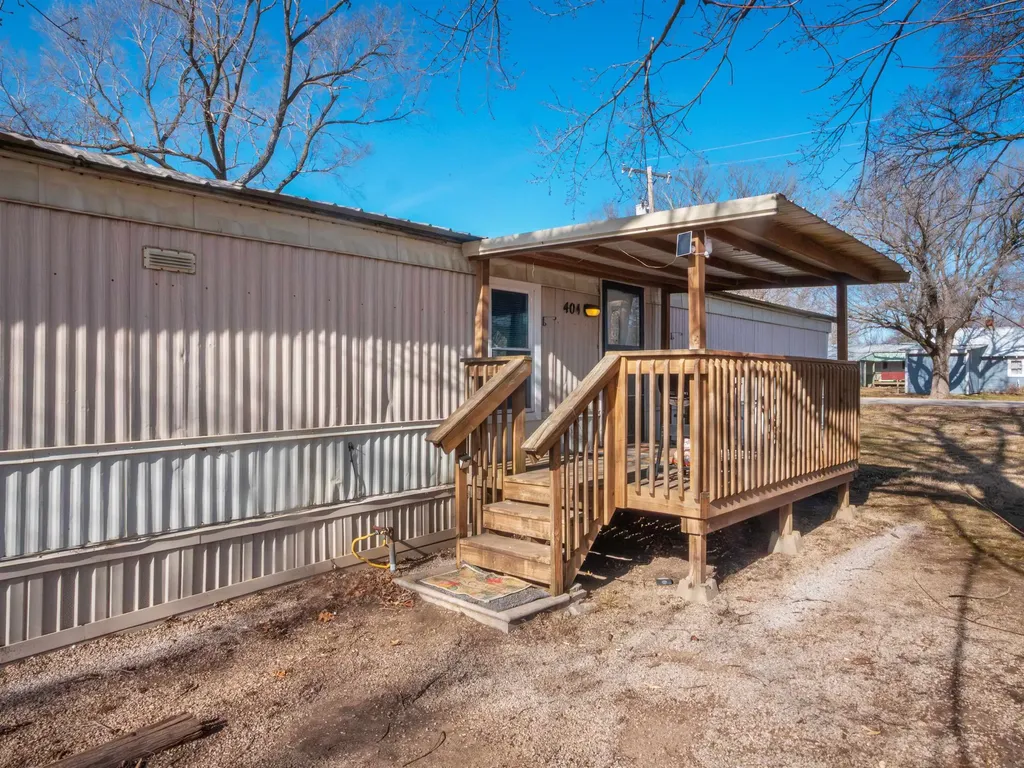 404 S Howard Howard KS 67349