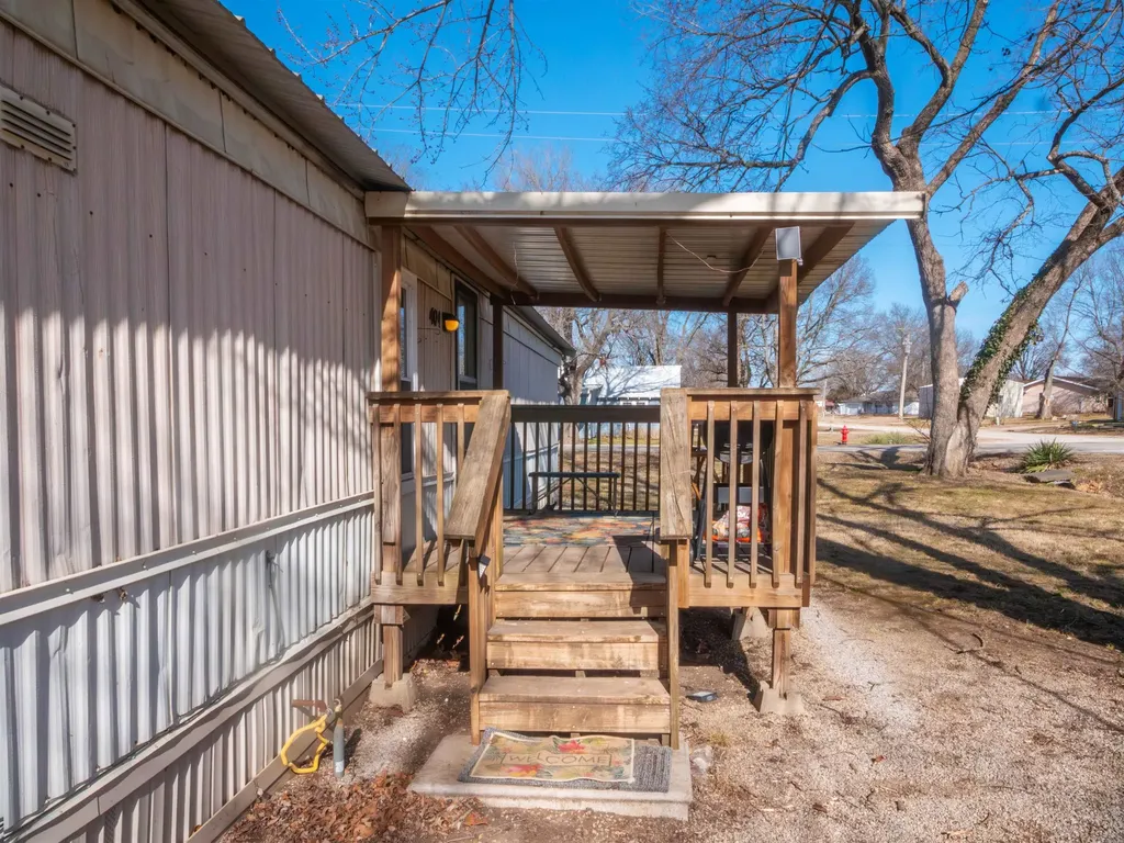 404 S Howard Howard KS 67349