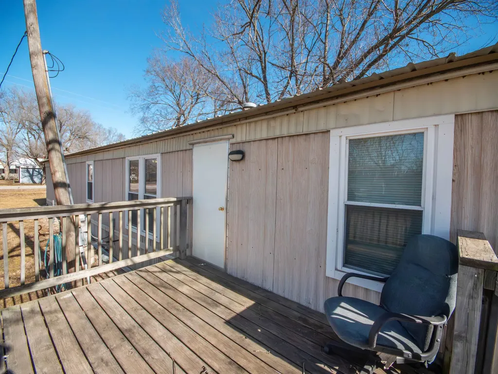 404 S Howard Howard KS 67349