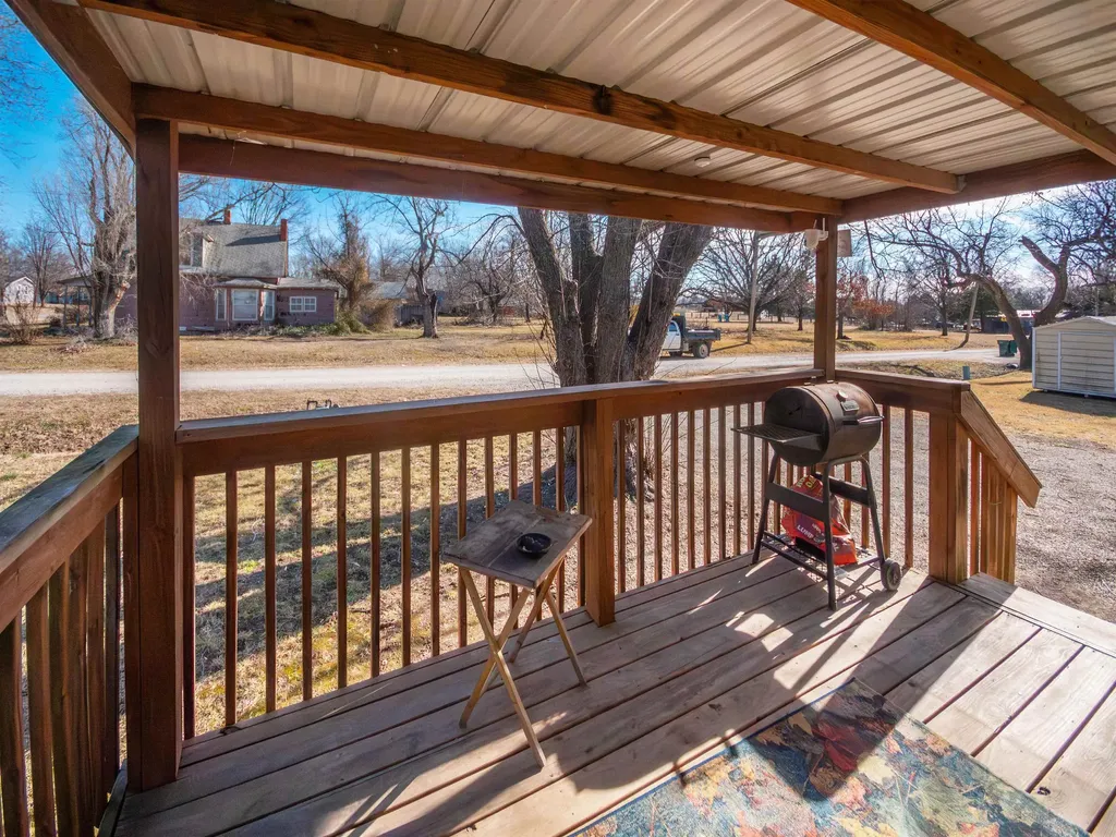 404 S Howard Howard KS 67349