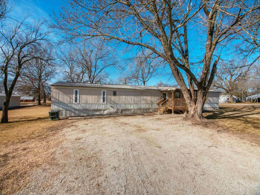 404 S Howard Howard KS 67349
