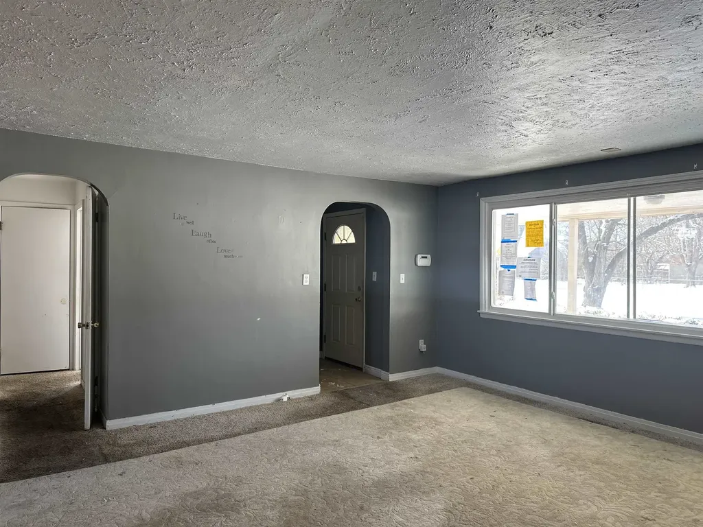 1902 S Roosevelt Street Wichita KS 67218
