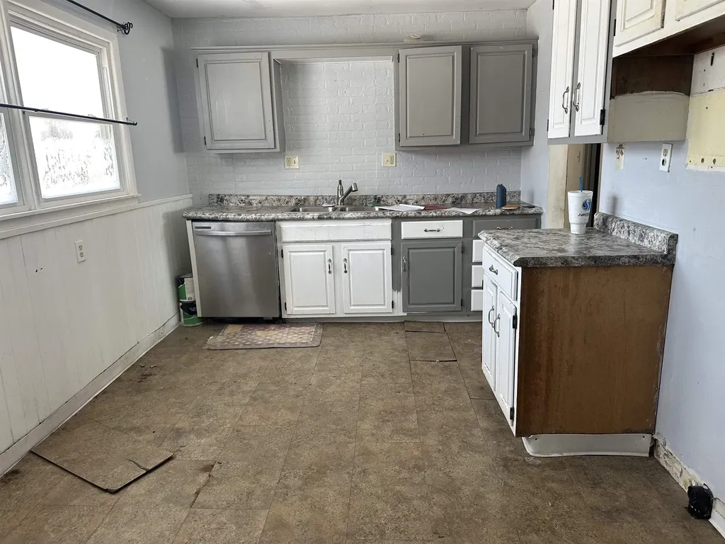 1902 S Roosevelt Street Wichita KS 67218