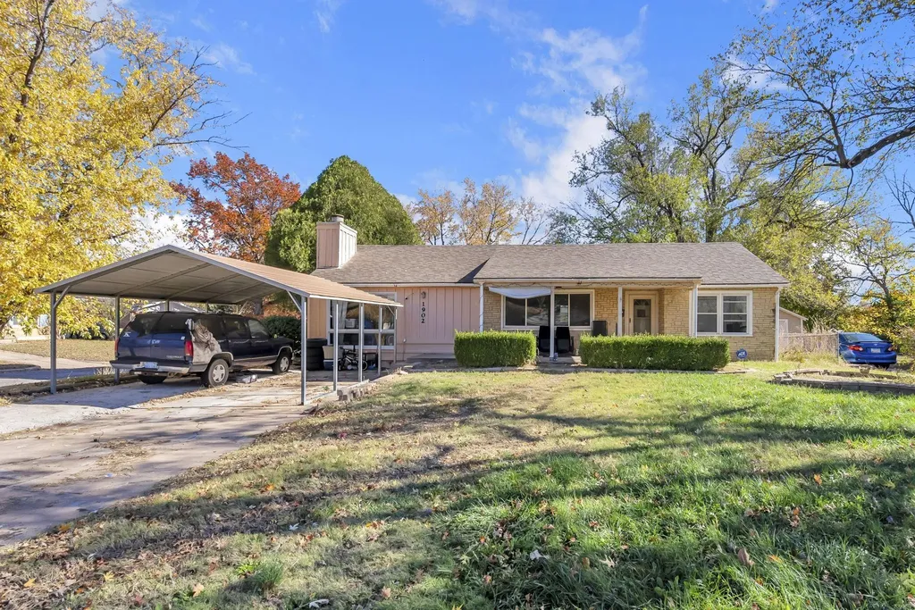 1902 S Roosevelt Street Wichita KS 67218