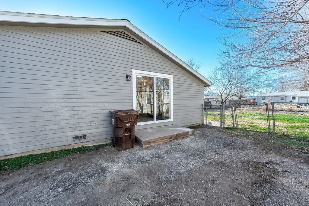 1925 S Saint Paul Street Wichita KS 67213
