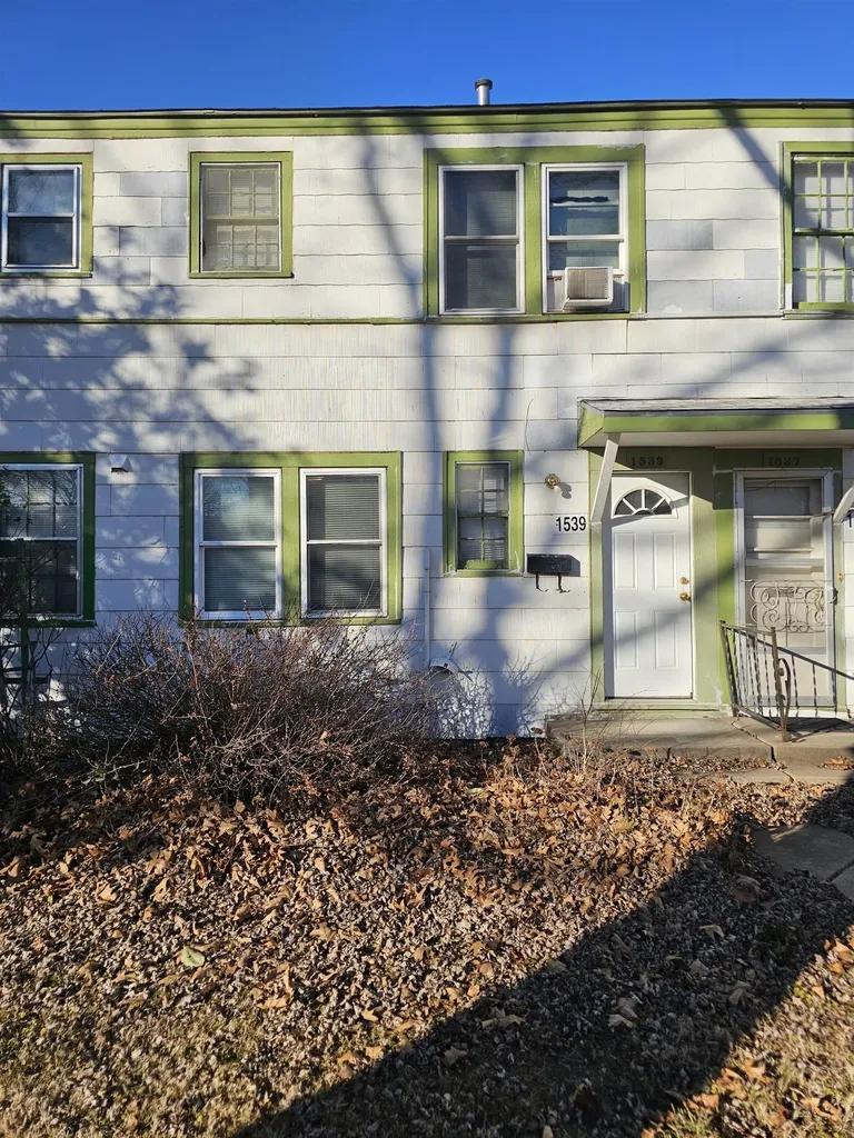 1539 S Pershing Avenue Wichita KS 67218