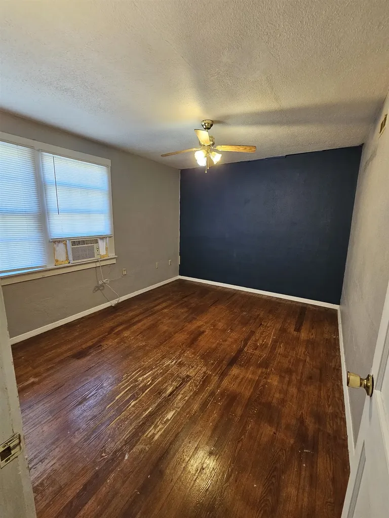 1539 S Pershing Avenue Wichita KS 67218