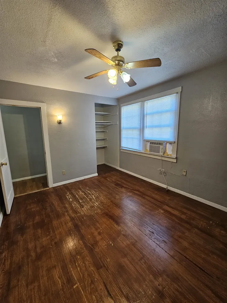 1539 S Pershing Avenue Wichita KS 67218